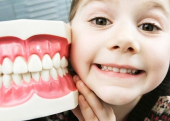Здорові тернополяни: лікарі закликають батьків лікувати молочні зуби дітям