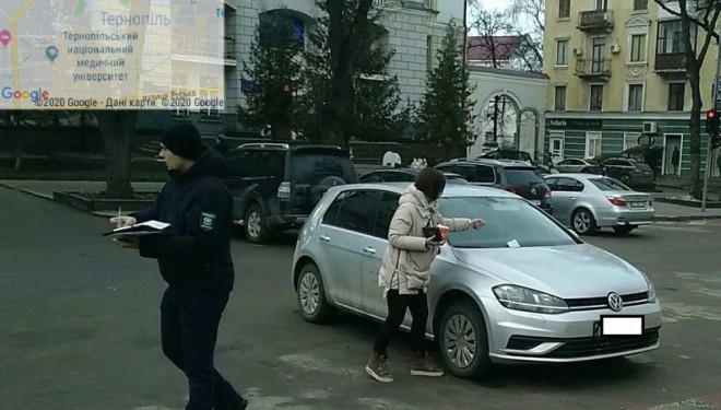 Культура паркування: тернополяни не зважаючи на штрафи продовжують порушувати правила паркування у місті
