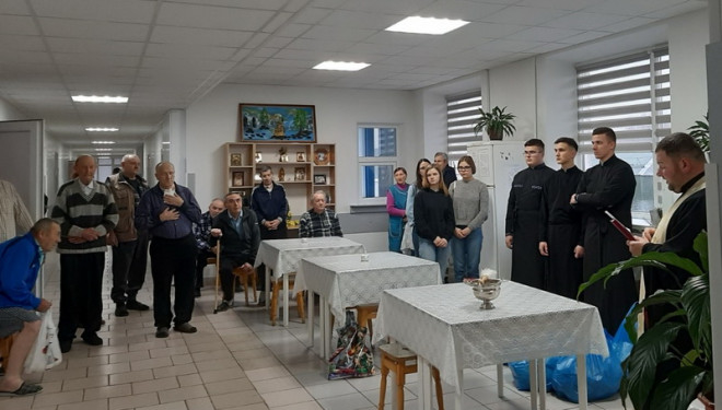 Волонтери християнських спільнот Тернополя провідали пацієнтів у тернопільських медзакладах