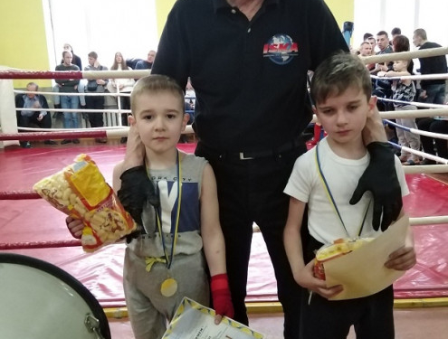 Відкритий чемпіонат Тернополя з кікбоксингу був багатим на учасників, медалі, та підтримку «Опілля»