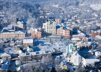 Зимовий Кременець з висоти пташиного лету (Відео)