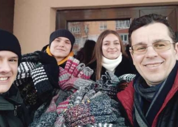 Добрі серця зігріють у зимку: студенти Тернопільського вишу передали на Схід партію теплих в’язаних шкарпеток