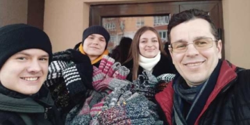Добрі серця зігріють у зимку: студенти Тернопільського вишу передали на Схід партію теплих в’язаних шкарпеток