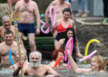 Вперше у Тернополі в зимовий період здійснили заплив  на серфінг-дошках та сноутюбах