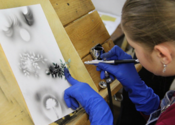 На Тернопільщині відкрили мистецьку студію аерографії