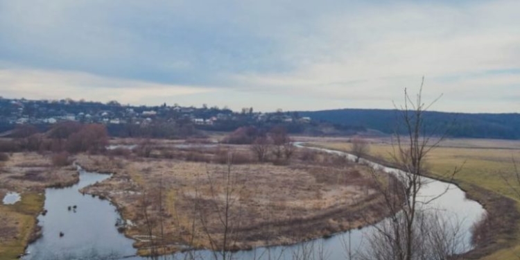 На Тернопільщині підприємство скидає в річку нечистоти