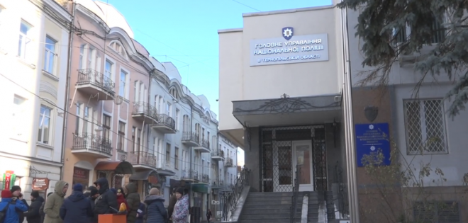 “Ні наркотикам”: у Тернополі активісти протестували під стінами Нацполіції