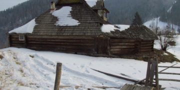 Тернополянин 10 років фотографує старі галицькі хати
