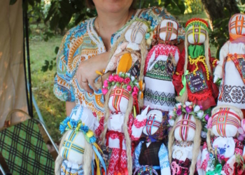 “Ляльки-мотанки, віночки і вишивані сорочки…” – тернополянка створює унікальні вироби