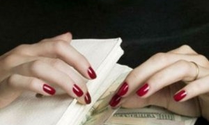 Понад €13 тис. віддала невідомій жителька Тернополя за зцілення сина