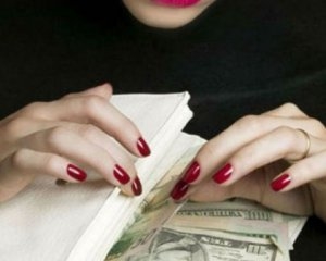 Понад €13 тис. віддала невідомій жителька Тернополя за зцілення сина