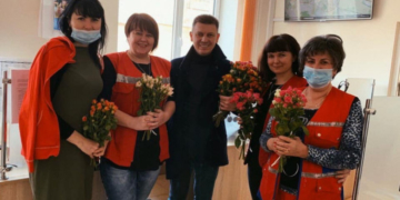 Тернопільський депутат та бізнесмен дарував квіти медикам