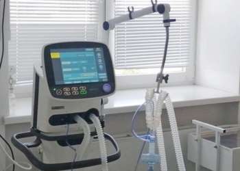 Час благодійності: Тернопільській лікарні швидкої допомоги передали два апарати штучної вентиляції легень