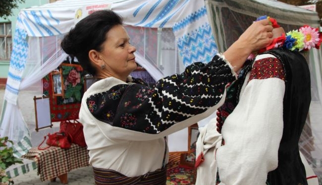 Існують різні легенди походження відомої на увесь світ сорочки з Тернопільщини