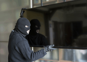 Дожилися – красти йдуть свої: тернополянку пограбував родич