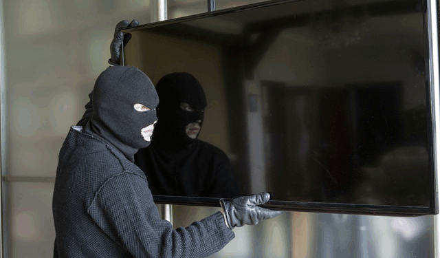 Дожилися – красти йдуть свої: тернополянку пограбував родич