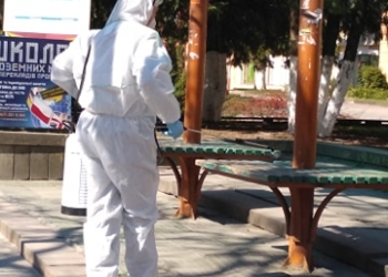 Місто на карантині: у Тернополі продовжують дезінфікувати місця масового скупчення людей