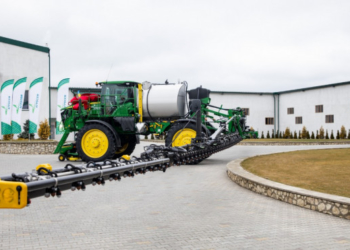 Аграрій з Тернопілля став першим у Європі власником унікального обприскувача