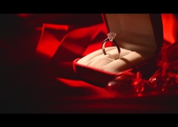 Кохання – БЕЗ ОБМЕЖЕНЬ: тернополянин незвичайно освідчився на концерті відомого гурту (відео)