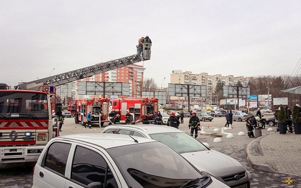 Завжди у формі: тернопільські рятувальники провели тактико-спеціальні навчання