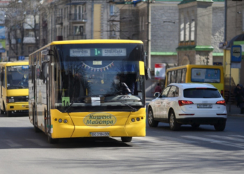 У Тернополі для медиків зробили безкоштовні транспортні спецрейси