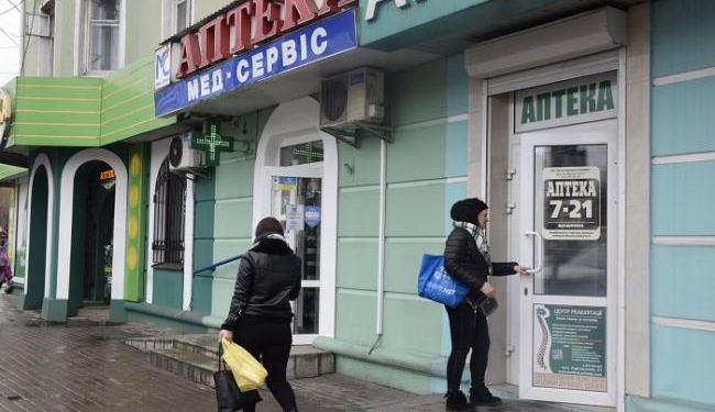 Коронавірусу немає, але захисні маски з аптек Тернополя вже зникли