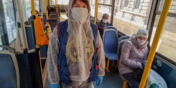 Безпека кондукторів: у тернопільському транспорті працівники працюють в спецкостюмах