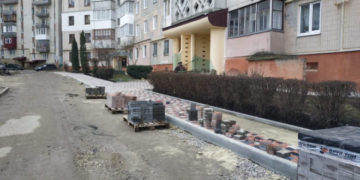 У Тернополі тривають капітальні ремонти дворів