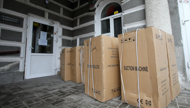 Лікувальні заклади Тернополя отримали від благодійників необхідне обладнання