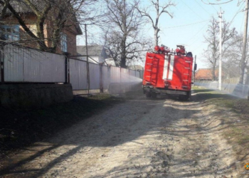 На Тернопільщині рятувальники здійснюють санітарну обробку населених пунктів, де проживали хворі на коронавірус