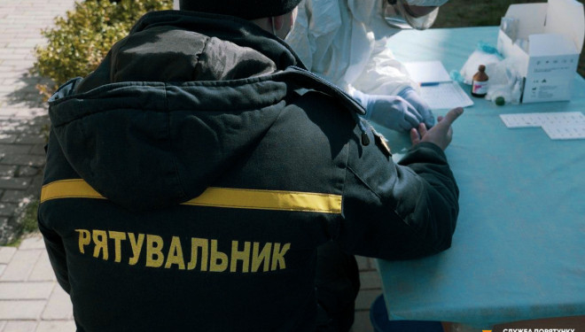 На Тернопільщині за допомогою експрес-тестів перевіряють рятувальників, які працюють у зоні найбільшого розповсюдження коронавірусної інфекції