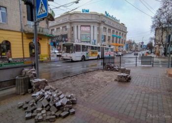 Комфортне і доступне місто: у Тернополі понижують бордюрний камінь