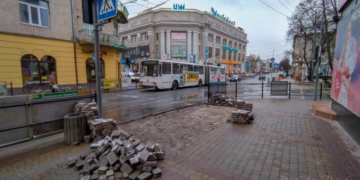 Комфортне і доступне місто: у Тернополі понижують бордюрний камінь