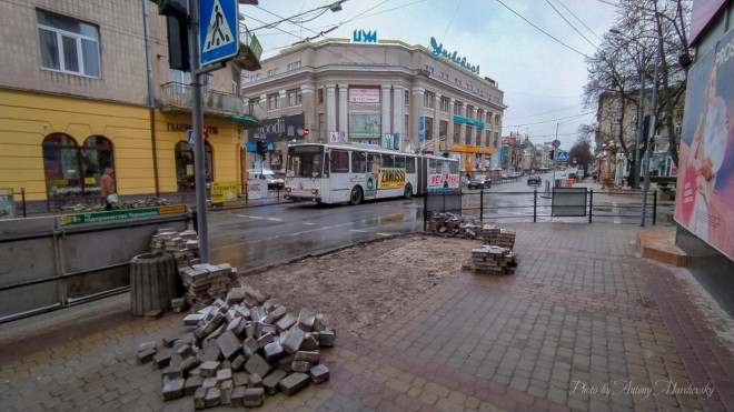 Комфортне і доступне місто: у Тернополі понижують бордюрний камінь
