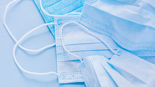 Робота без дозвільних документів: у Тернополі кіберполіція затримала продавця одноразових масок