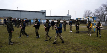 Практичні заняття: як тернопільські учні вивчають предмет “Захист Вітчизни”