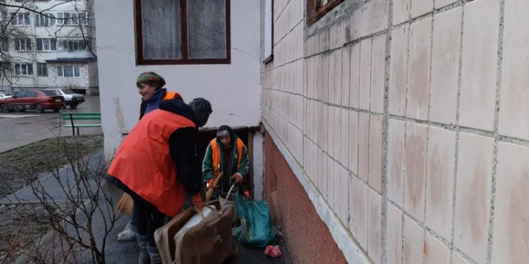 У Тернополі розпочали прибирання підвальних приміщень
