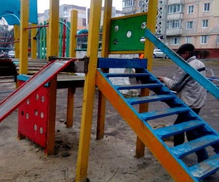 У Тернополі працівники обслуговуючих підприємств продовжують облаштовувати благоустрій міста