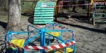 Карантині обмеження: у Тернополі обмежують доступ до дитячих майданчиків