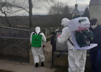 На Тернопільщині рятувальники провели дезінфекцію храму, у отця якого діагностували коронавірус