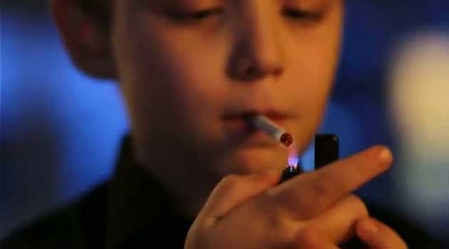 На Тернопільщині правоохоронці склали майже 50 постанов за куріння неповнолітніх у громадських місцях