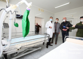 Мерія Тернополя та меценати продовжують забезпечувати тернопільські лікарні необхідним обладнанням, засобами захисту та ліками 