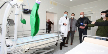 Мерія Тернополя та меценати продовжують забезпечувати тернопільські лікарні необхідним обладнанням, засобами захисту та ліками 