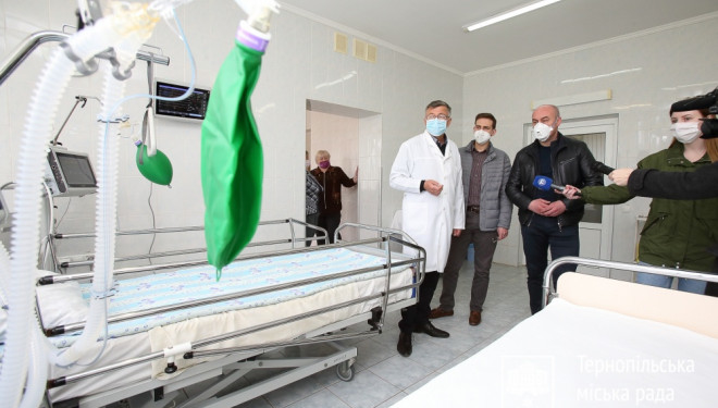 Мерія Тернополя та меценати продовжують забезпечувати тернопільські лікарні необхідним обладнанням, засобами захисту та ліками