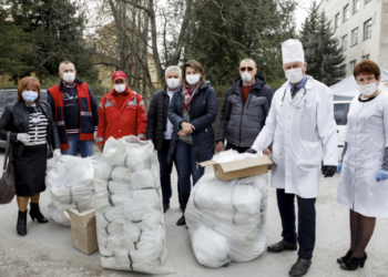 Виконана обіцянка: медики п’яти районів Тернопілля отримали особливі великодні подарунки