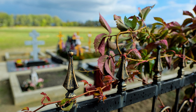 У Тернополі діє заборона на відвідування кладовищ у поминальну неділю
