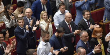 Нардепи подбали про себе, але забули про людей