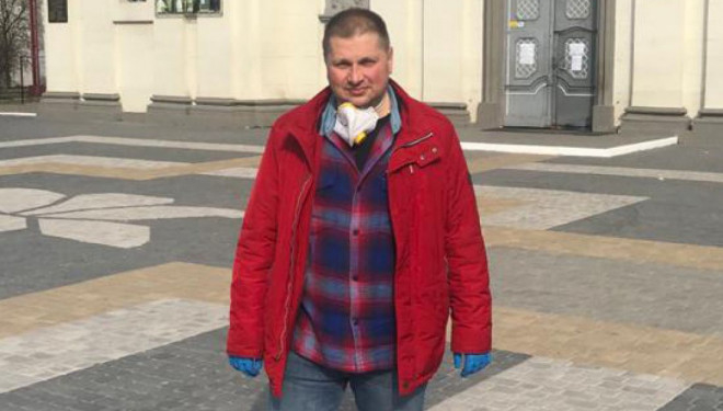 Пакунок – під двері: тернопільський депутат Юрій Смакоуз дбає про літніх людей у час карантину