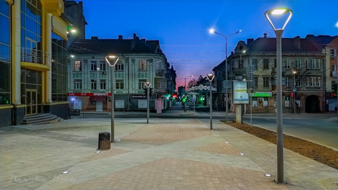 У Тернополі завершують капітальний ремонт Привокзального майдану