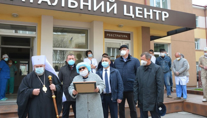 Тернопільський перинатальний центр «Мати і дитина» отримав апарат ШВЛ та пральну машину